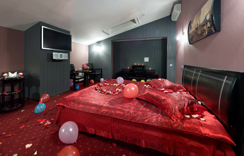 Как украсить романтическую спальню